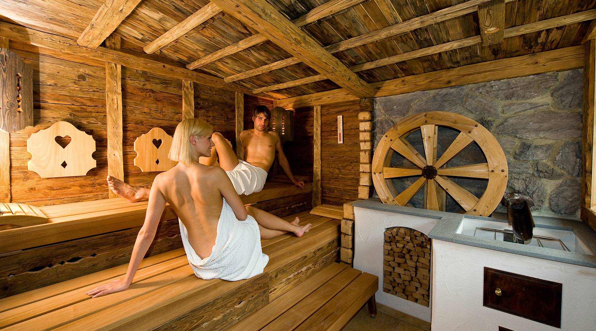 Alpine Wellnesshotel Alpenrose - Skiurlaub und Spa direkt an der Skipiste Wellnesshotel direkt an der Skipiste - Hotel Alpenrose im Skigebiet Altenmarkt Zauchensee